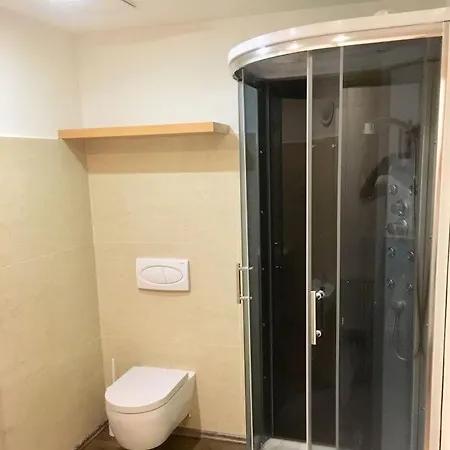 Family Friendly Apt By Subway + Airport Praha