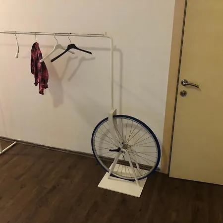 Family Friendly Apt By Subway + Airport * Praha